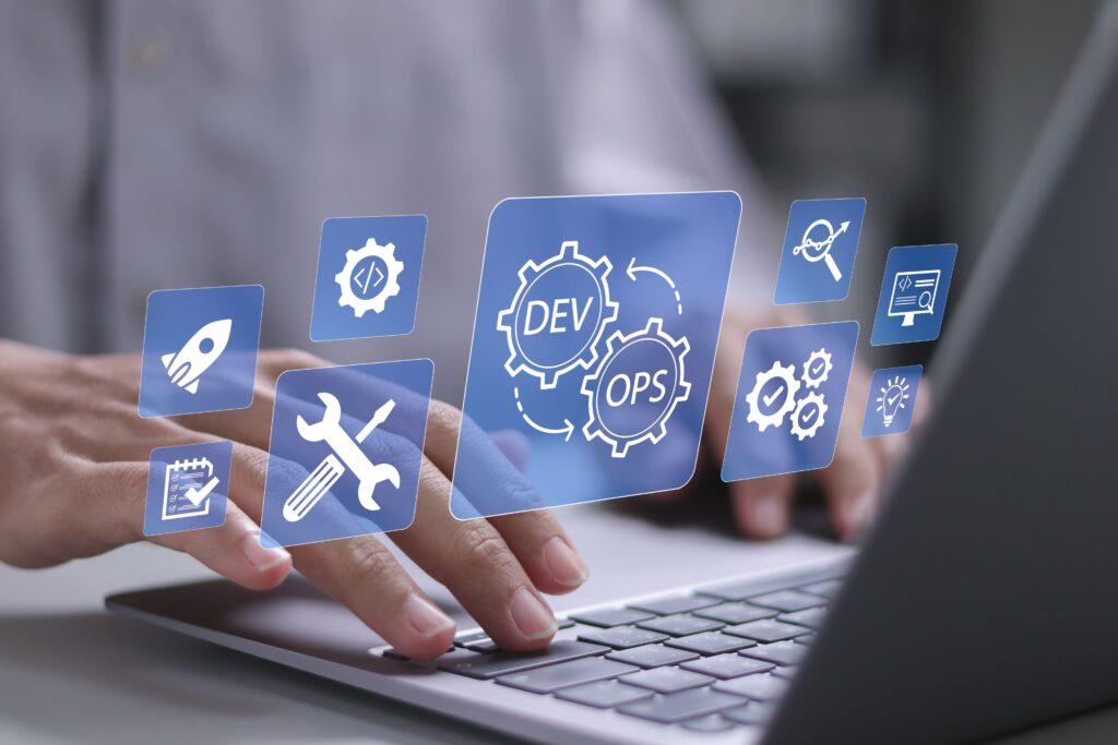 Visualisierung von DevOps-Prozessen mit digitalen Symbolen für Code, Infrastruktur und Monitoring